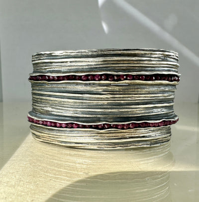 Ribbed Cuff with Grooves