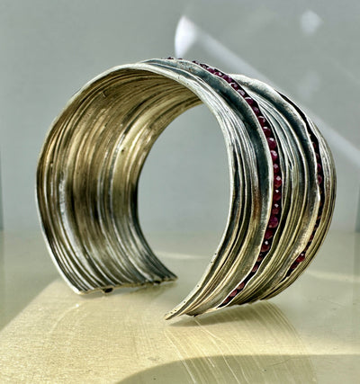 Ribbed Cuff with Grooves