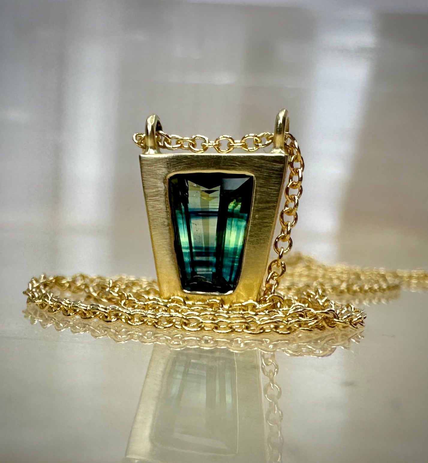 Trapezoid Cut Sapphire Necklace in 18k