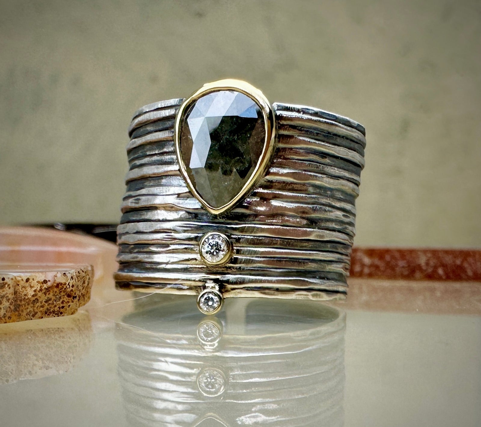 Adjustable Ribbed Diamond Ring