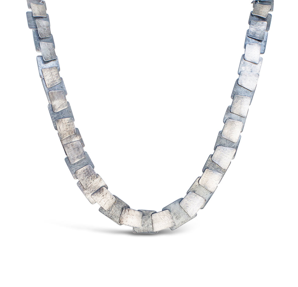 Pivot Necklace in Textured Silver